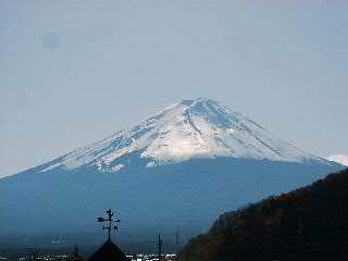 ４月 春を迎えた富士山