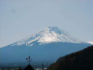 4月 春を迎えた富士山