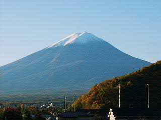 10月 初冠雪の頃の富士山