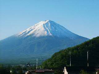 12月 真冬の雄姿に近付いた富士山